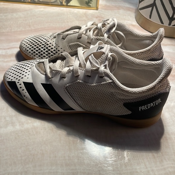 Adidas Predator youth indoor soccer shoes - Picture 3 of 6